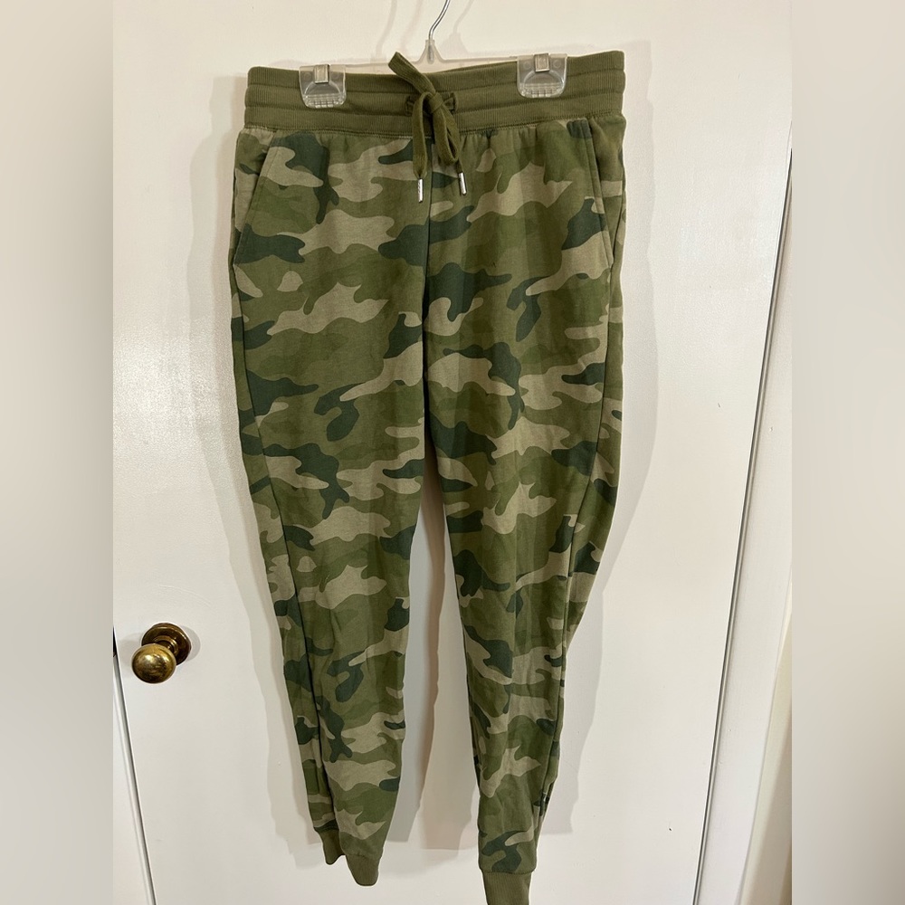 Old-Navy Camo sweatpants